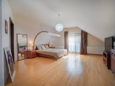 Na predaj 6-izbový dom, 254 m², Dunajská Streda