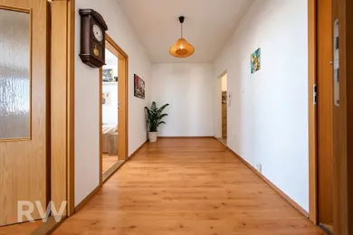 Na predaj 3-izbový byt, 75 m², Bratislava-Petržalka, Bradáčová
