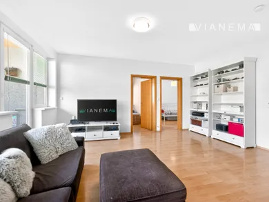 Mieszkania na sprzedaż, 4-pokojowe, Bratislava-Dúbravka · €374 990