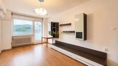 Na prenájom 3-izbový byt, 78 m², Bratislava-Nové Mesto, Nobelova