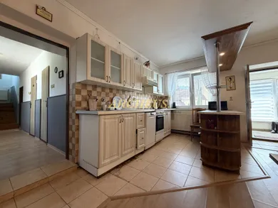Na predaj 4-izbový dom, 535 m², Rokytov