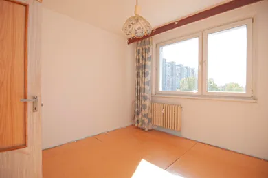 Na predaj 3-izbový byt, 65 m², Bratislava-Petržalka, Osuského