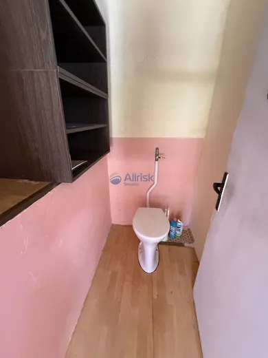 Na predaj 4-izbový dom, 180 m², Trnovec nad Váhom, Hlavná