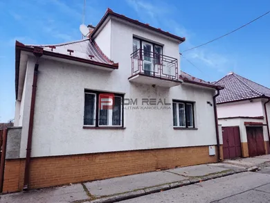 Na predaj 5-izbový dom, 145 m², Piešťany, Sadová