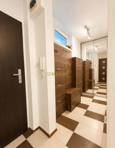 Na predaj 5-izbový byt, 121 m², Bratislava-Dúbravka, Saratovská