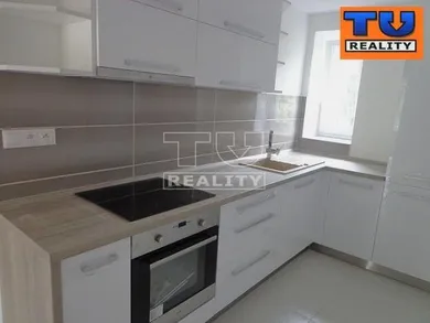 Eladó lakások, 3-szobás, Nová Dubnica · €142 000