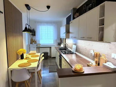 Na predaj 4-izbový byt, 75 m², Bratislava-Dúbravka, Saratovská