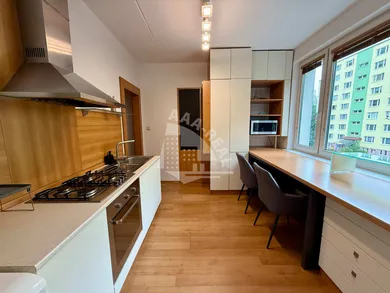 Na prenájom 2-izbový byt, 60 m², Banská Bystrica