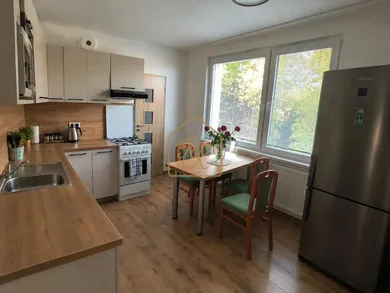 Na predaj 2-izbový byt, 70 m², Nitra, Ďurčanského