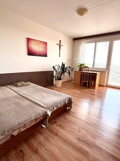 Na predaj 4-izbový byt, 91 m², Bratislava-Nové Mesto, Ladislava Dérera