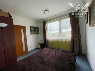 Na predaj 4-izbový byt, 84 m², Komárno