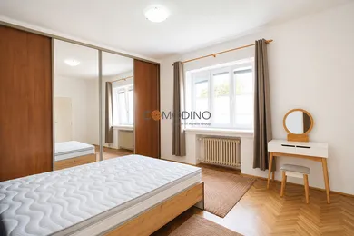 Na prenájom 2-izbový byt, 60 m², Bratislava-Staré Mesto, Francisciho