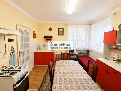 Na predaj 3-izbový dom, 100 m², Jelka, Trhová