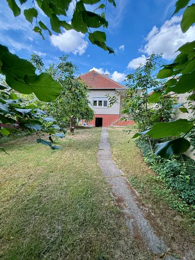Eladó házak, 4-szobás, Šurany · €169 990
