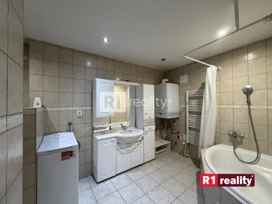 Na prenájom 1-izbový byt, 55 m², Piešťany, Teplická