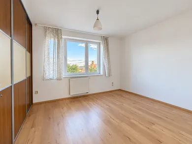 Na prenájom 4-izbový byt, 107 m², Bratislava-Podunajské Biskupice