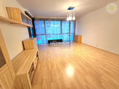 Na predaj 2-izbový byt, 67 m², Bratislava-Dúbravka
