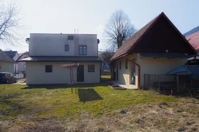 Na predaj dom, Istebné