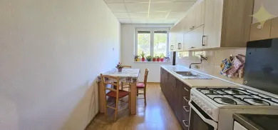 Na predaj 3-izbový byt, 74 m², Uhrovec