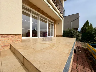Na prenájom 1-izbový byt, 109 m², Nitra, Hornozoborská