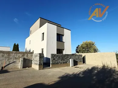 Eladó lakások, 3-szobás, Poprad · €250 000