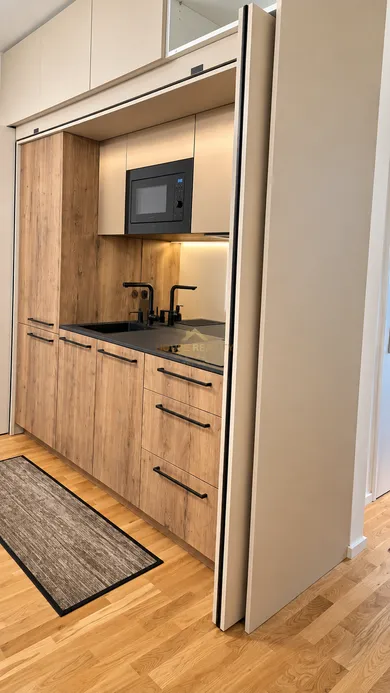 Na prenájom 1-izbový byt, 38 m², Bratislava-Staré Mesto, Bottova