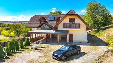 Na predaj dom, 300 m², Dudince