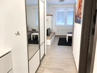 Na prenájom 2-izbový byt, 52 m², Bratislava-Dúbravka