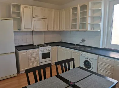Na prenájom 3-izbový byt, 68 m², Bratislava-Nové Mesto, Rozvodná