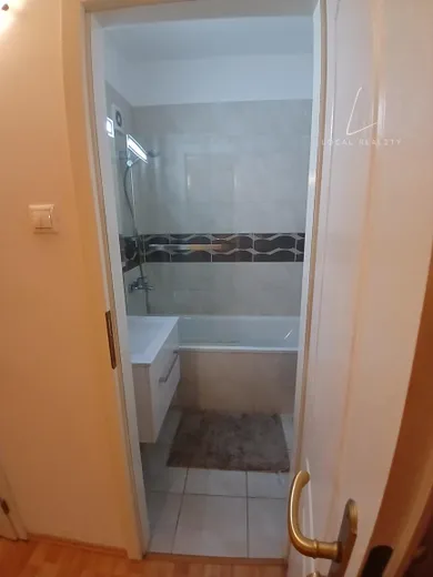 Na prenájom 2-izbový byt, 52 m², Bratislava-Dúbravka, -