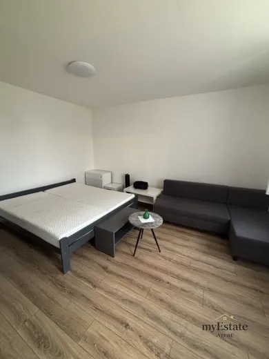 Na prenájom 1-izbový byt, 35 m², Levice, Palárikova ul.