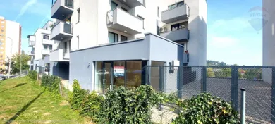 Lokale komercyjne na wynajem, Nitra · €460