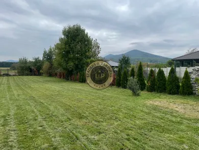 Na predaj pozemok, Trstín