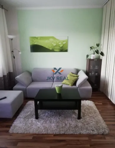 Kiadó lakások, 1-szobás, Banská Bystrica · €500