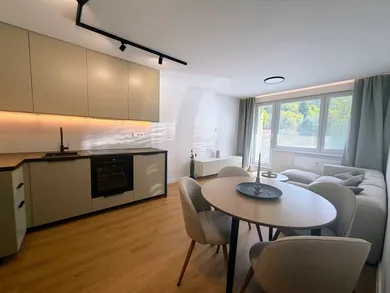 Eladó lakások, 3-szobás, Považská Bystrica · €179 900