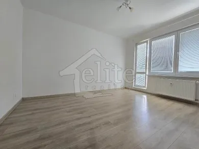 Na prenájom 3-izbový byt, 70 m², Považská Bystrica, Lánska