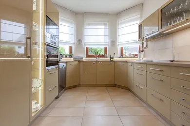 Na predaj dom, 312 m², Lakšárska Nová Ves