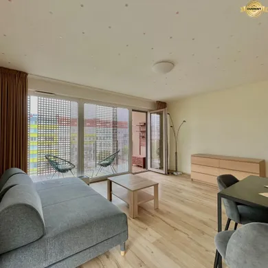 Na prenájom 3-izbový byt, 85 m², Bratislava-Nové Mesto, Račianska