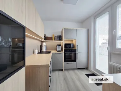 Byty na prenájom 2-izbový, Bratislava-Nové Mesto · €700