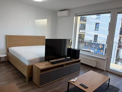 Byty na prenájom 1-izbový, Bratislava-Dúbravka · €600