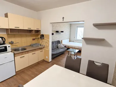 Na prenájom 1-izbový byt, 41 m², Liptovský Mikuláš, 1.mája