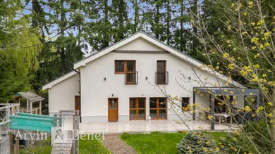 Domy na sprzedaż, 4-pokojowe, Modra · €549 900