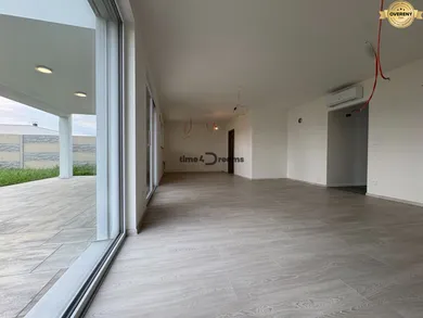 Domy na sprzedaż, 4-pokojowe, Levice · €330 000