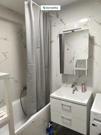 Na prenájom 3-izbový byt, 60 m², Bratislava-Ružinov