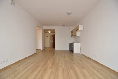Na predaj 2-izbový byt, 61 m², Bratislava-Petržalka, Údernícka