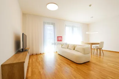 Byty na prenájom 3-izbový, Bratislava-Staré Mesto · €1 300