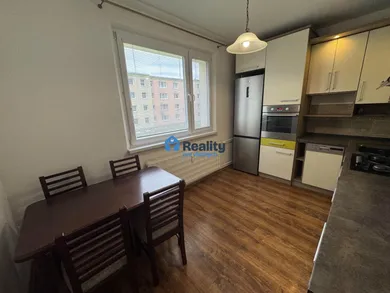 Na prenájom 3-izbový byt, 73 m², Považská Bystrica, SNP
