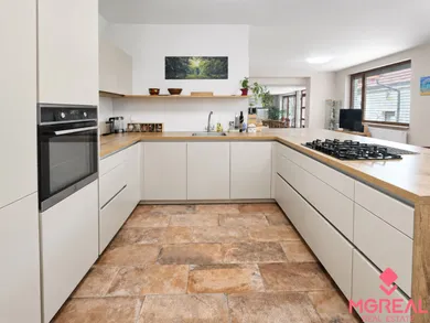 Na predaj 5-izbový dom, 225 m², Nitra