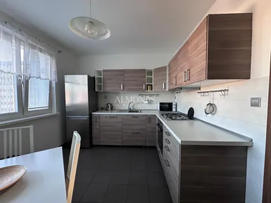 Na prenájom 3-izbový byt, 81 m², Bratislava-Ružinov, Haburská