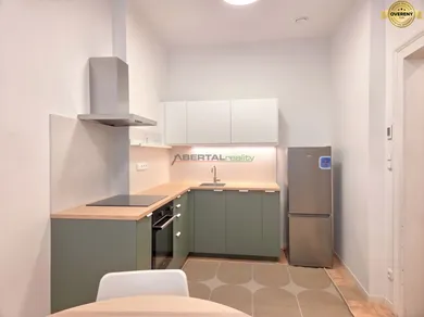 Na prenájom 2-izbový byt, 68 m², Bratislava-Staré Mesto, Vysoká